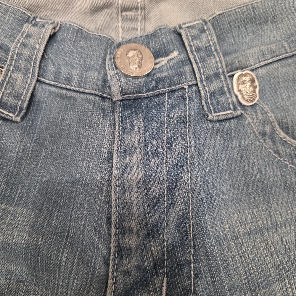 Laguna Beach Jean Co. Women’s Acid Wash Skull Studded Low Waist Straight Size 31 - Picture 11 of 15